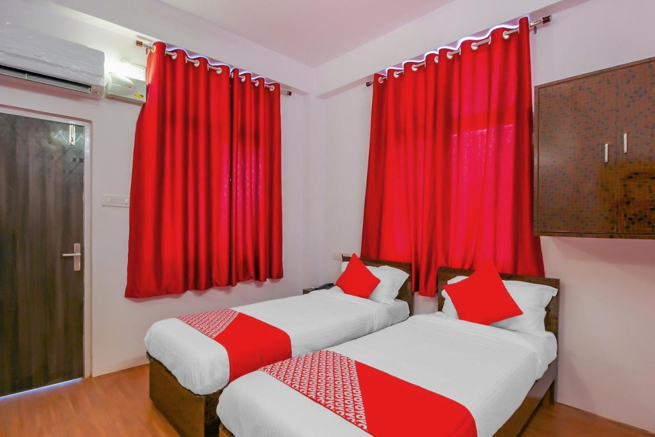 Oyo 17168 Hz Lodge Hajdarábád Exteriér fotografie