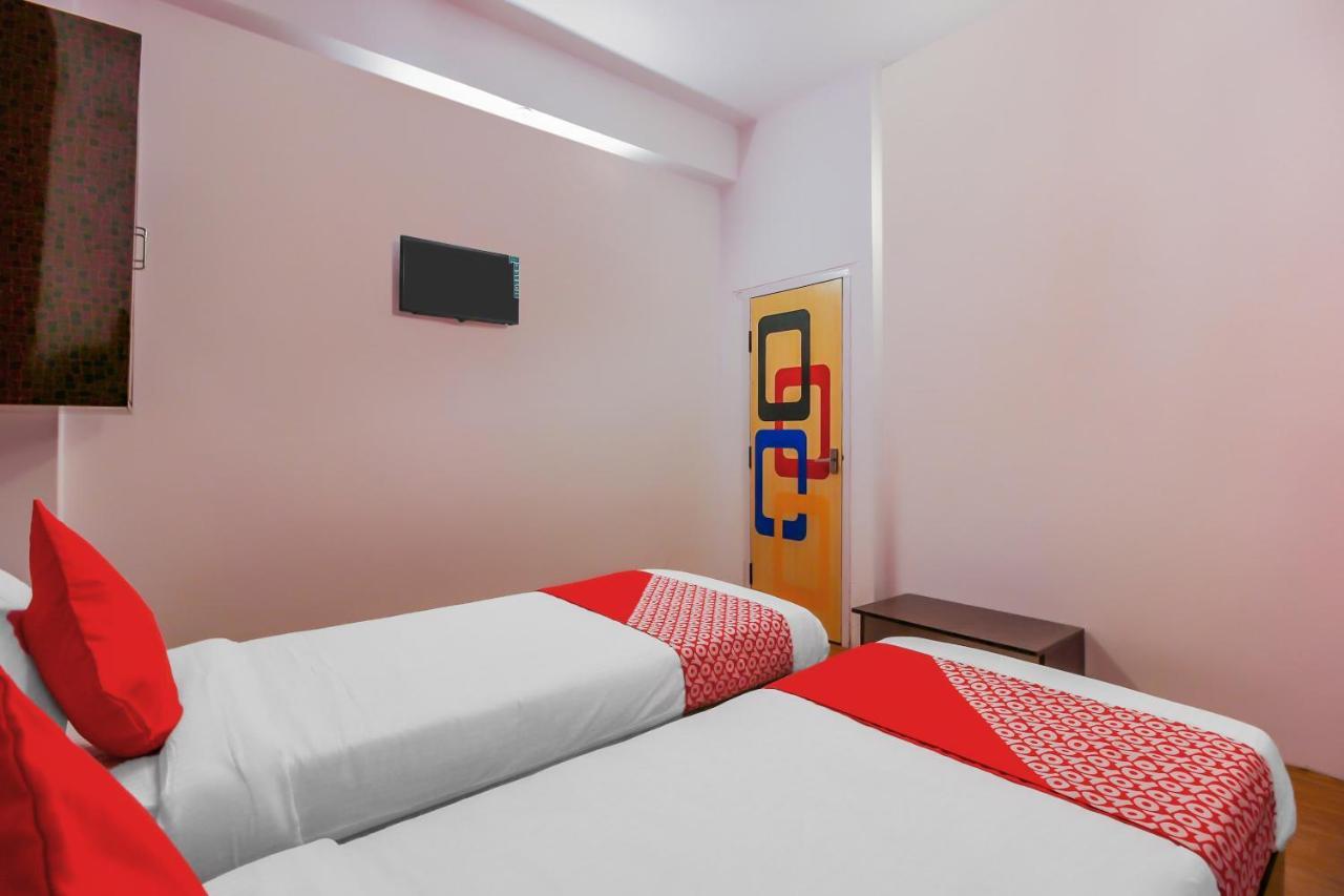 Oyo 17168 Hz Lodge Hajdarábád Exteriér fotografie