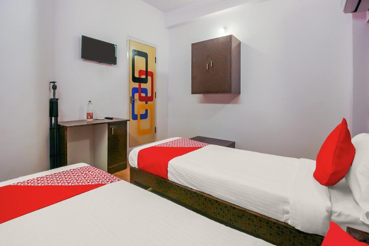Oyo 17168 Hz Lodge Hajdarábád Exteriér fotografie