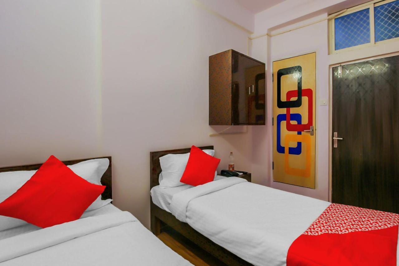Oyo 17168 Hz Lodge Hajdarábád Exteriér fotografie