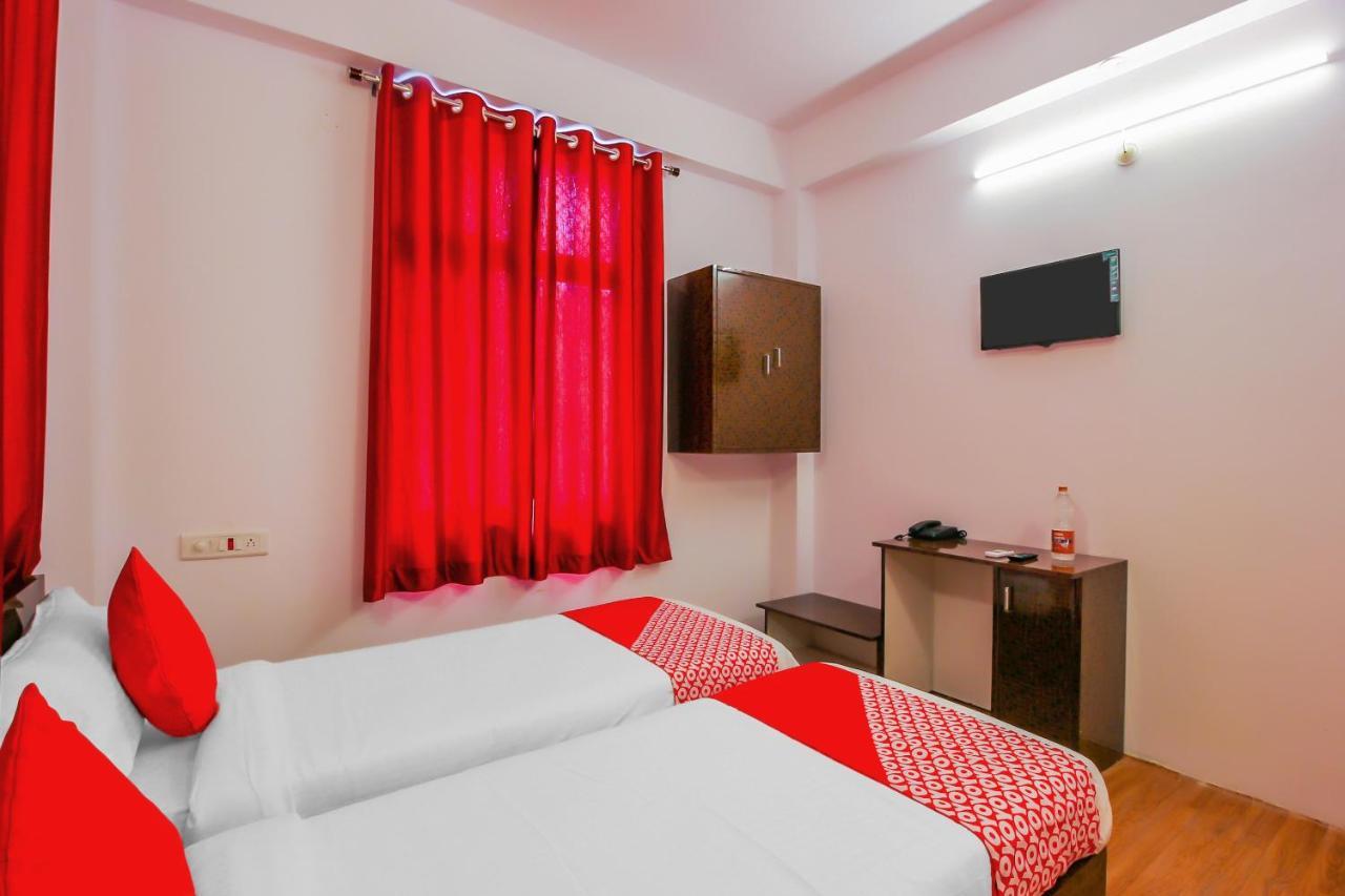 Oyo 17168 Hz Lodge Hajdarábád Exteriér fotografie