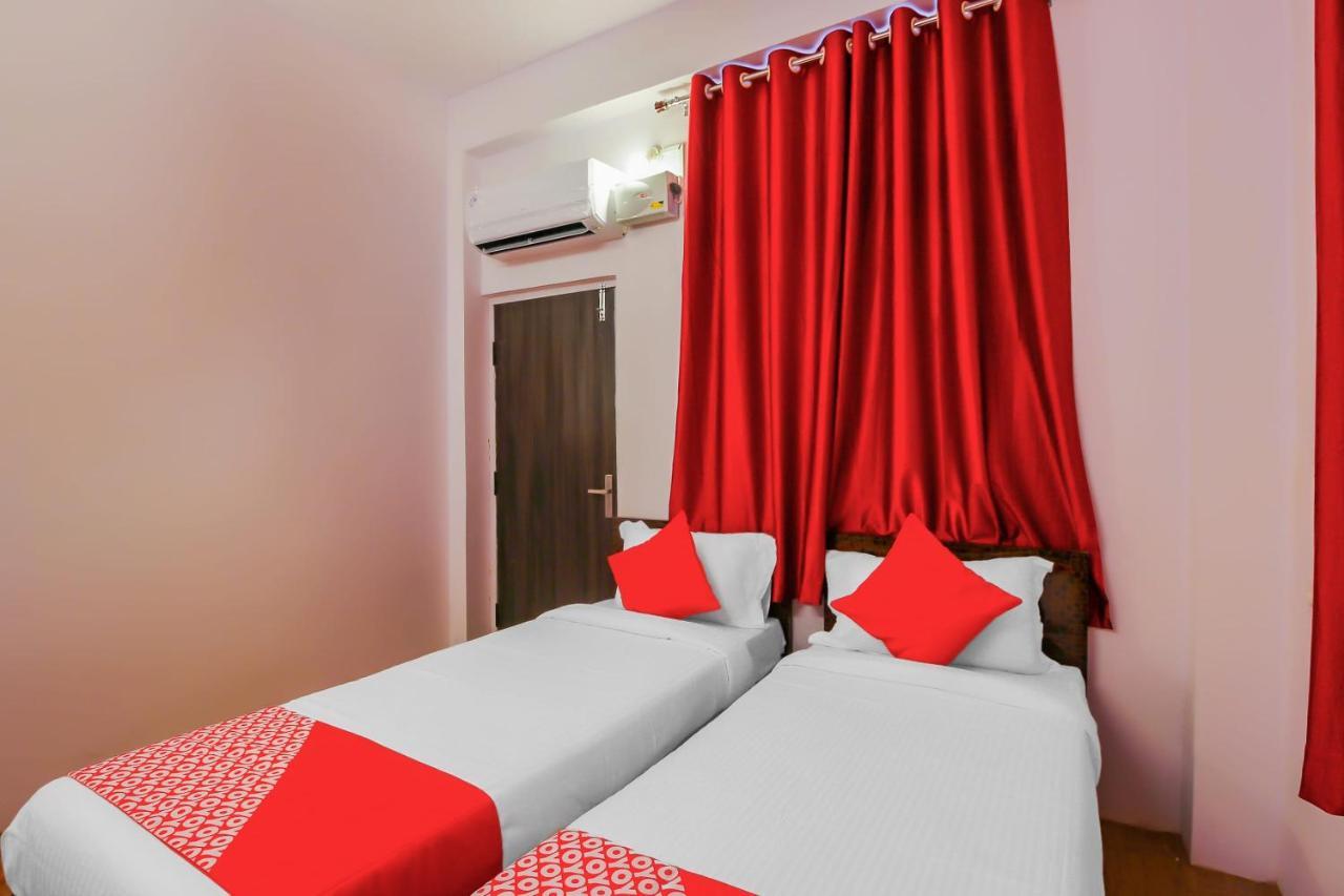 Oyo 17168 Hz Lodge Hajdarábád Exteriér fotografie