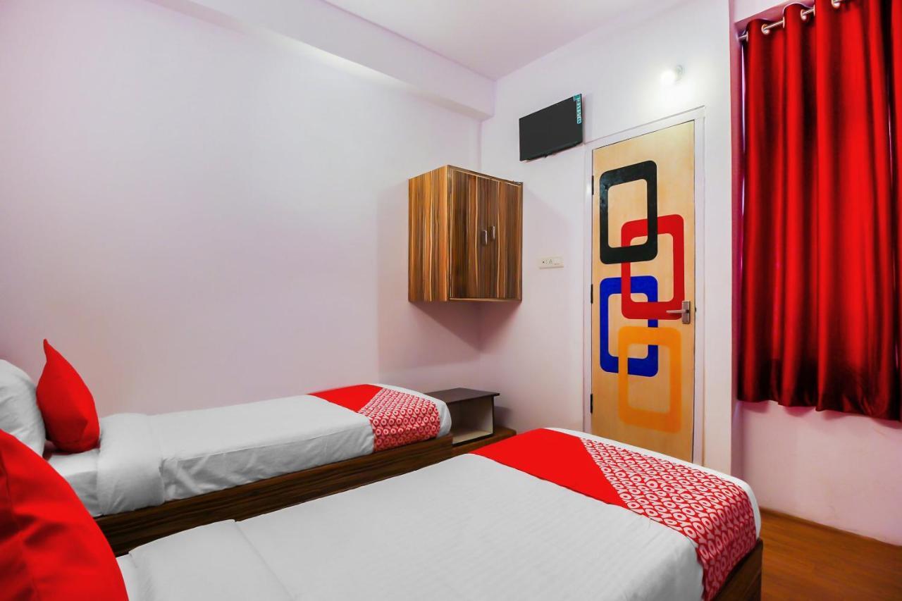 Oyo 17168 Hz Lodge Hajdarábád Exteriér fotografie