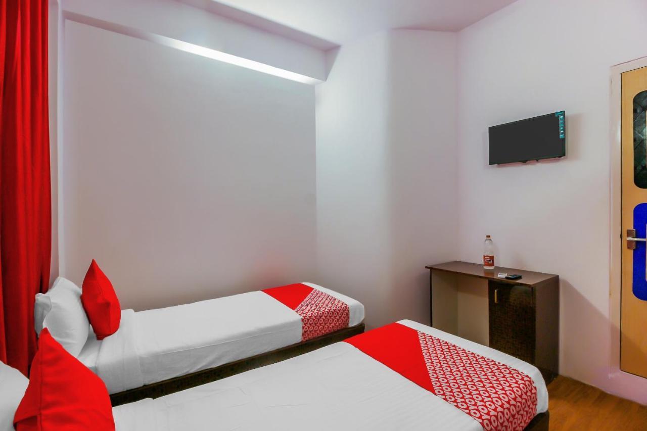 Oyo 17168 Hz Lodge Hajdarábád Exteriér fotografie